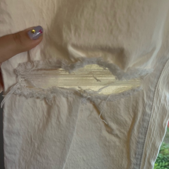 White Distressed Universal Thread Jeans - Picture 4 of 5